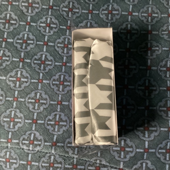 Beauty 360 Satin Shower Caps Comfort Fit & Size XL - Picture 15 of 15